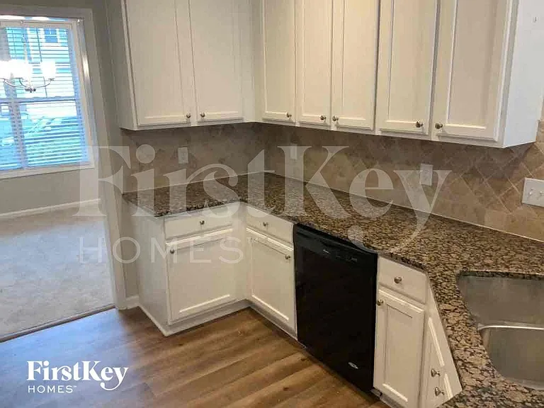 5952 Park Bend Ave — Photo 5