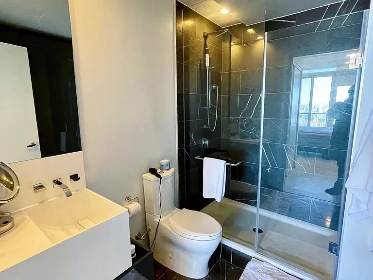 1 Bloor St E #7401 — Photo 12