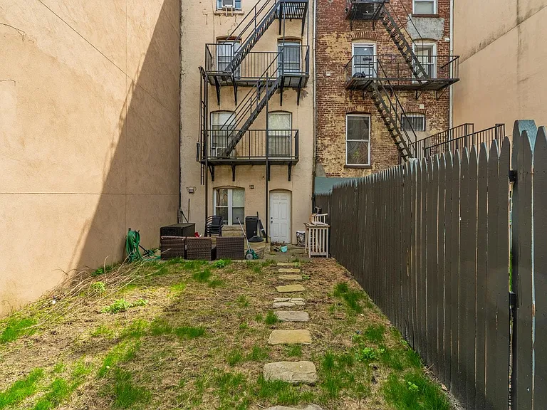 214 6th St #1 — Photo 2