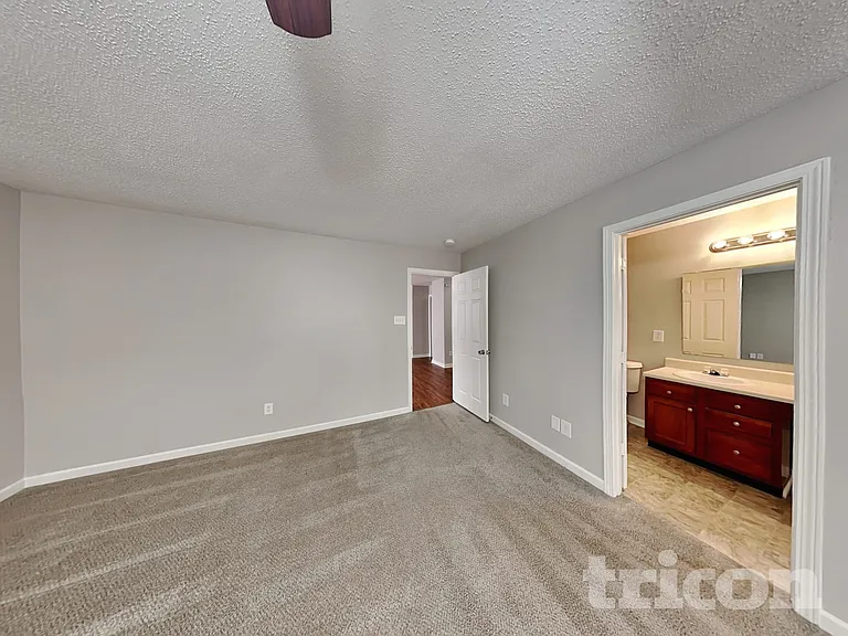 901 Skywatch Ln — Photo 21