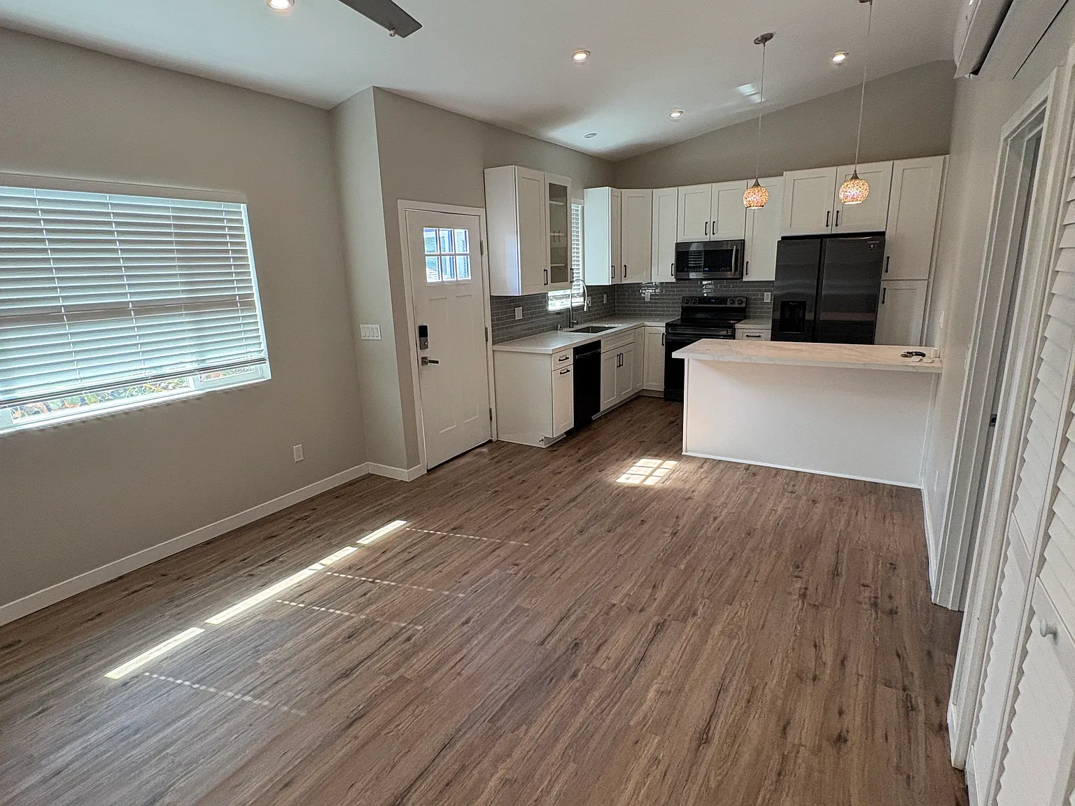 2 bed, 860 sqft, $4,250 — Photo 3