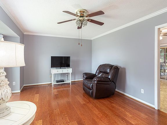 5th image of 5030 Darlene Dr
