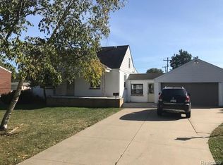 16800 Martin Rd, Roseville, MI 48066