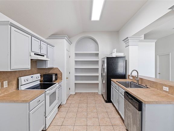 3rd image of 6718 Riding Wind Dr