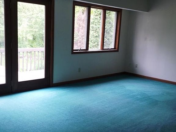 4th image of 1303 Riverview Ln