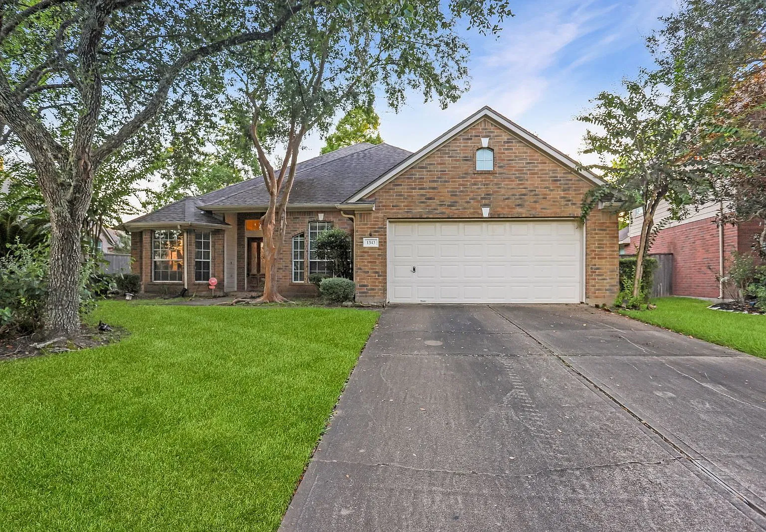 4 bed, 2.5 bath, 2268 sqft, $2,650 — Photo 1