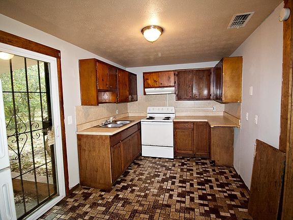 5th image of 4212 McDaniel Dr