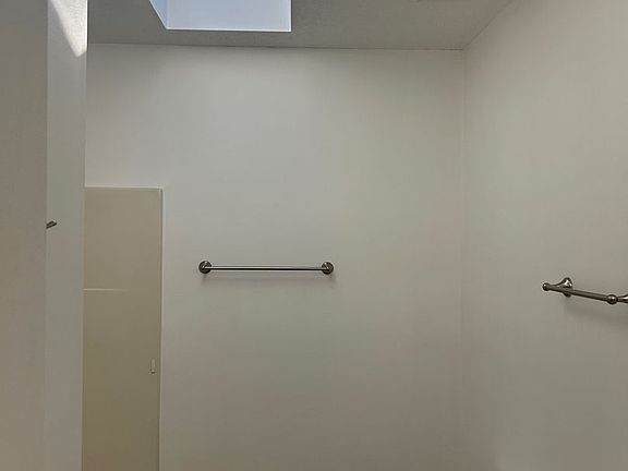 3rd image of 124 B Brookview Cir