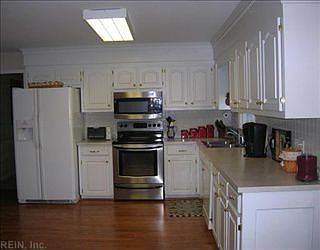 3rd image of 540 Gloria Dr