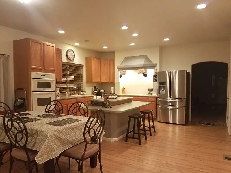 4 bed, 3427 sqft, $950 — Photo 4
