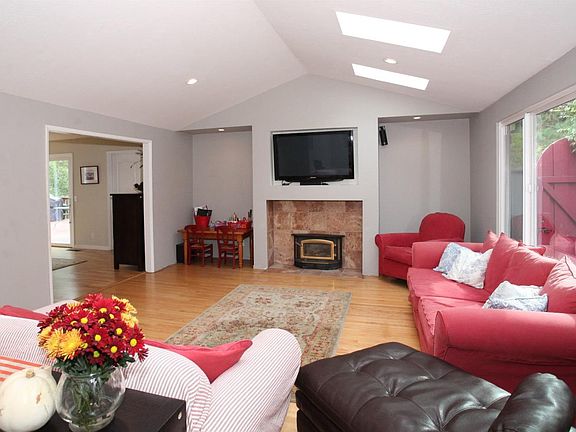 2nd image of 640 Whispering Pines Dr