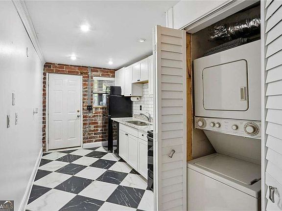 4th image of 24 Daniel St SE APT 6
