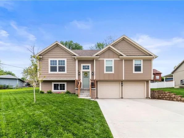 1912 N Grove Dr, Independence, MO 64058