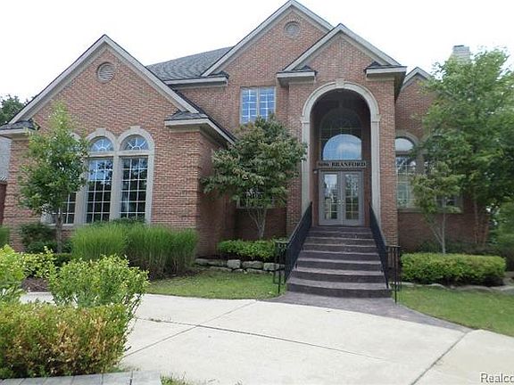 3rd image of 5696 Branford Dr