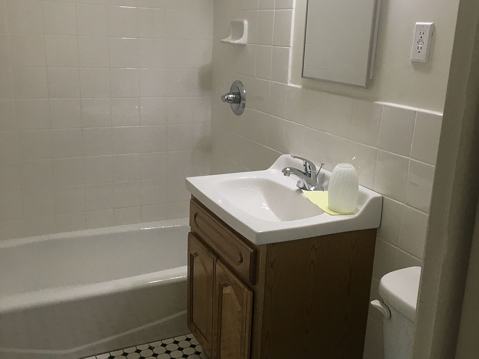 2nd image of 485 White Plains Rd #1B