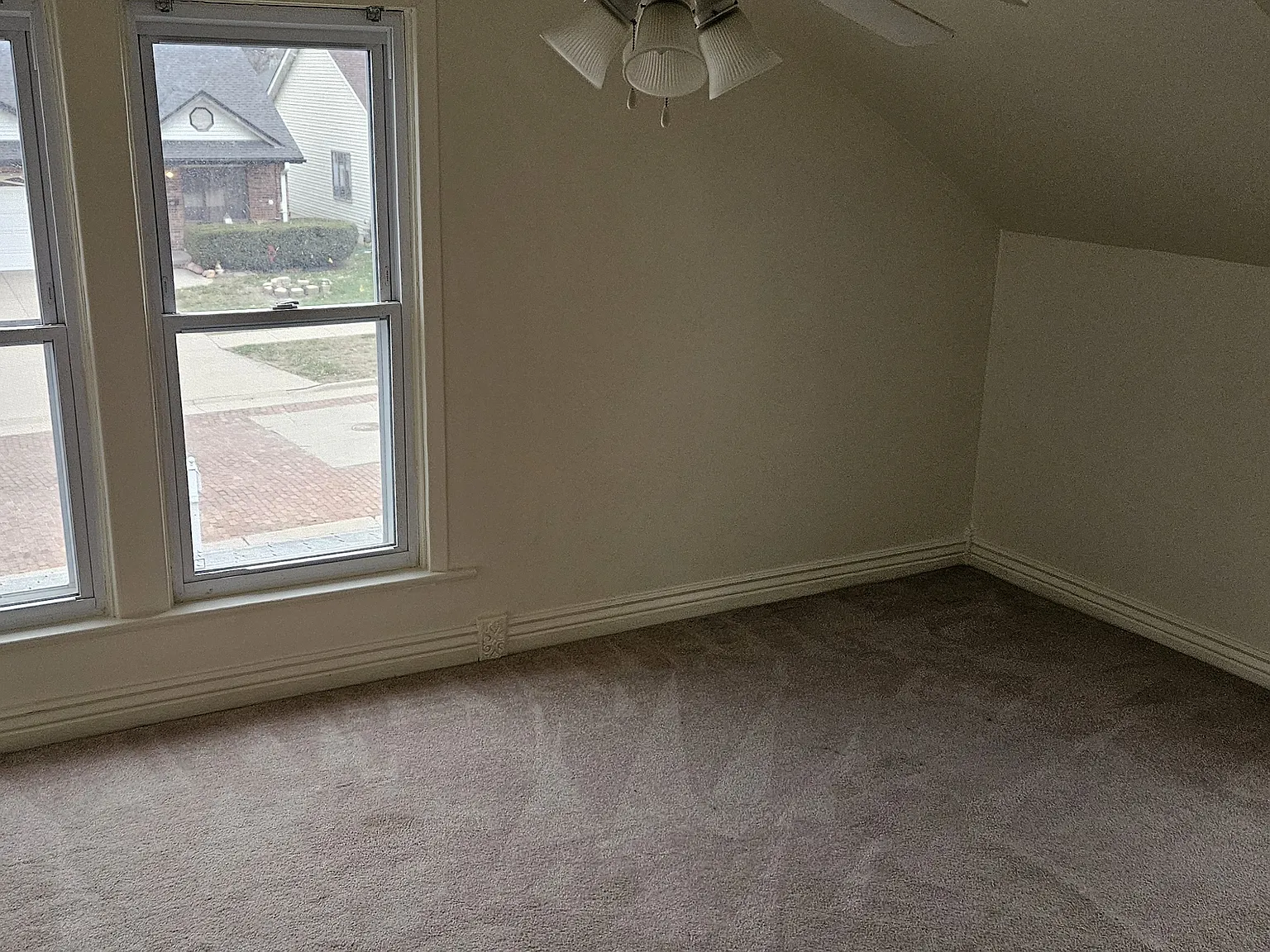 4 bed, 2436 sqft, $1,700 — Photo 2
