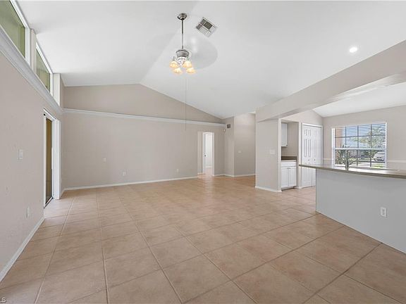 5th image of 4729 SW 24th Ave