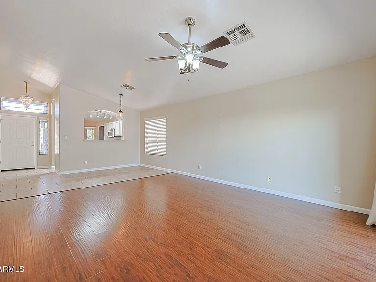 8747 W Adam Ave — Photo 7