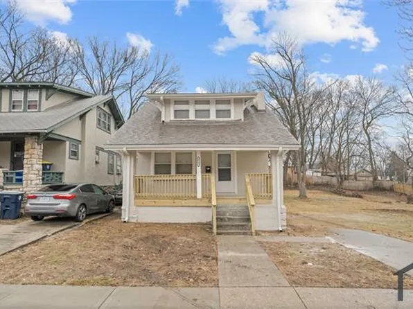 2713 Elmwood Ave, Kansas City, MO 64128