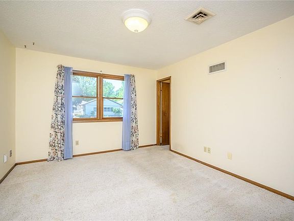 5th image of 411 W Madison Pl