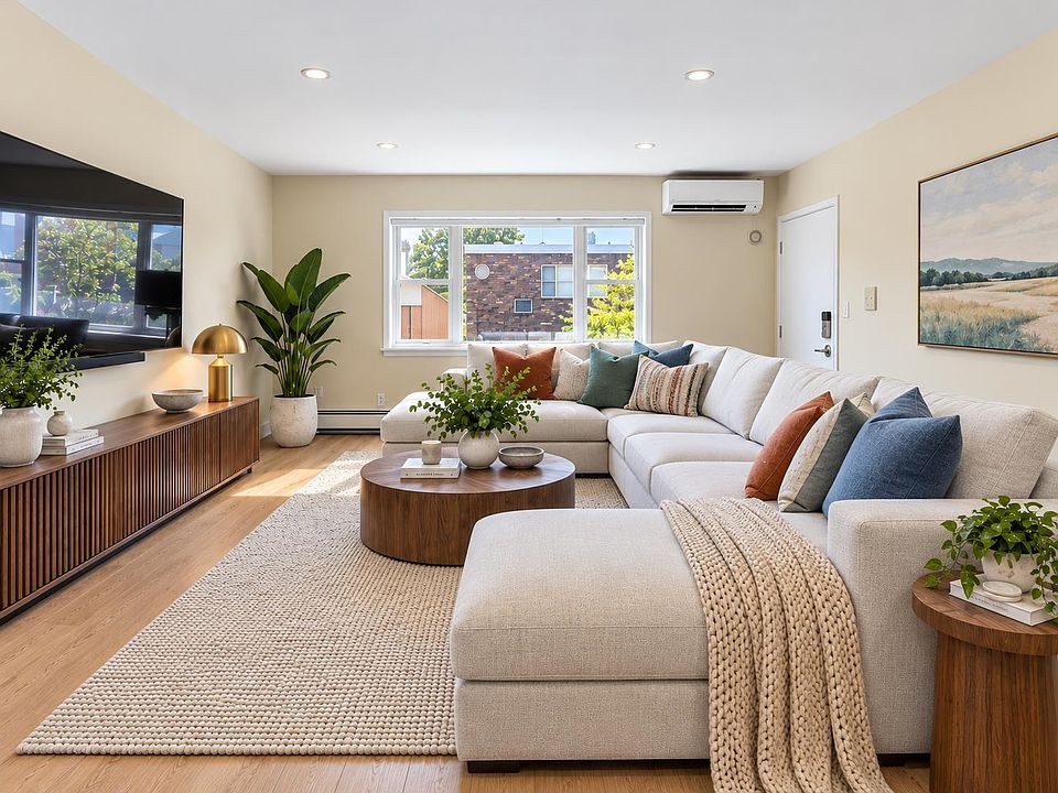 1st image of 560 1st St #2