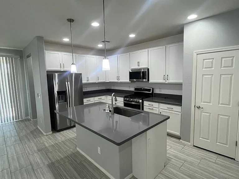 21013 W Almeria Rd — Photo 19