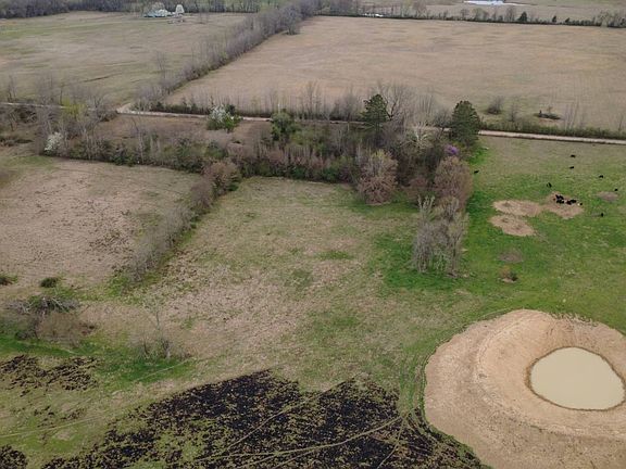 4th image of 390 Greenfinch Rd