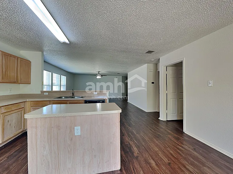 1601 White Oak Rd — Photo 5