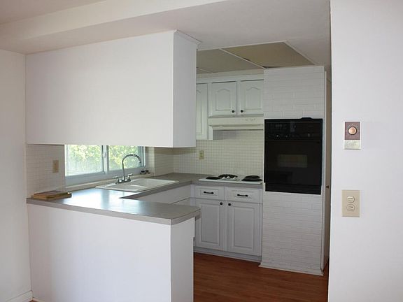 3rd image of 3420 Rosefield Dr