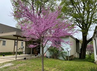 216 E Locust St, Independence, KS 67301