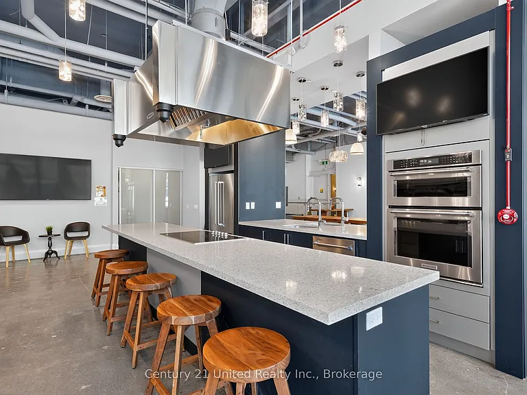 100 Bond St E #422 — Photo 12
