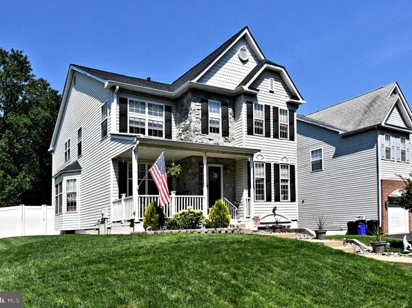 9958 Gardenia Ln, Philadelphia, PA 19115