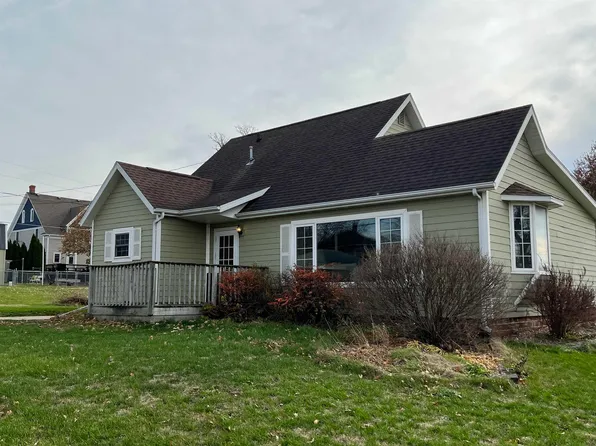 502 3rd Ave, Parkersburg, IA 50665