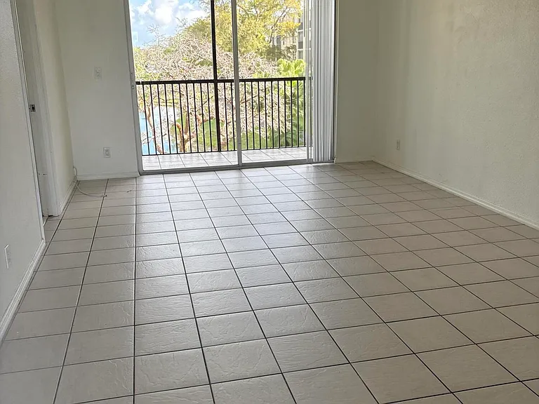 7860 NW 50th St #305 — Photo 15