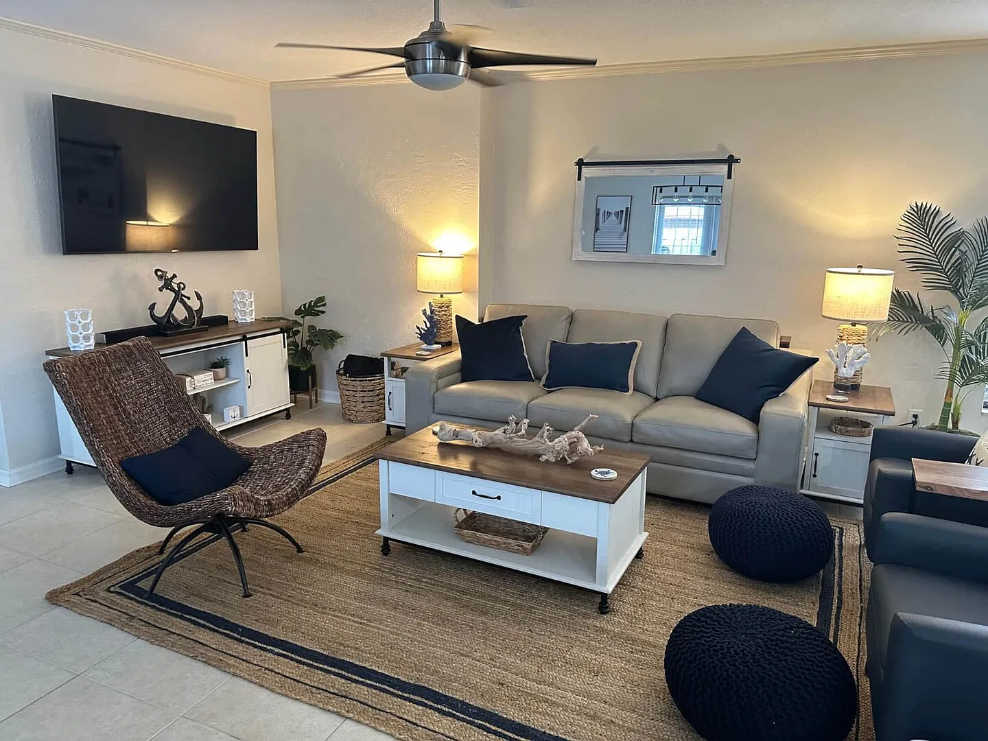 Newly renovated beautiful duplex with a ton of amenities & huge yard! — Photo 1
