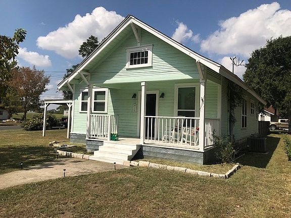 3rd image of 915 James Ave