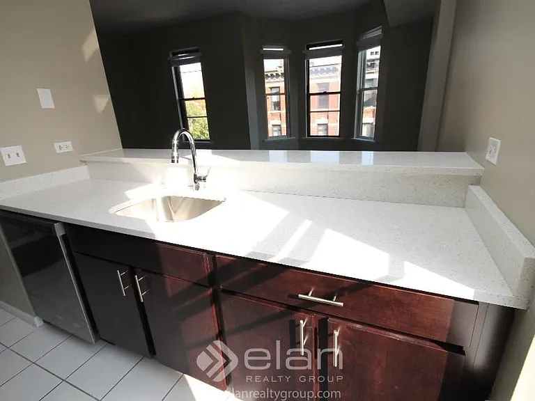 807 W Willow St #3C — Photo 3