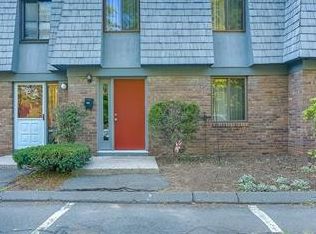 125 Trolley Crossing Ln, Middletown, CT 06457