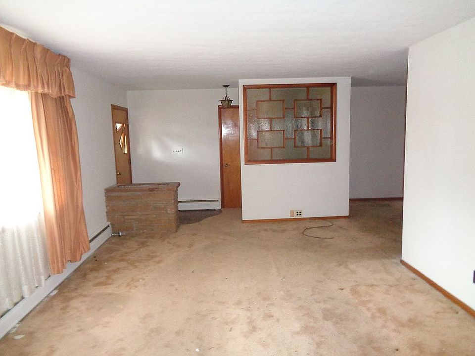 living room/foyer