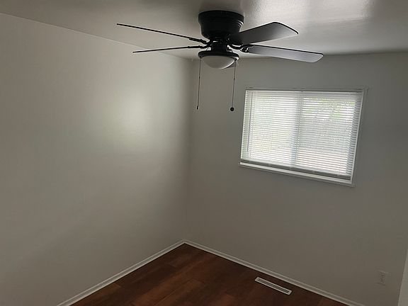 3rd image of 21911 Fern Ave