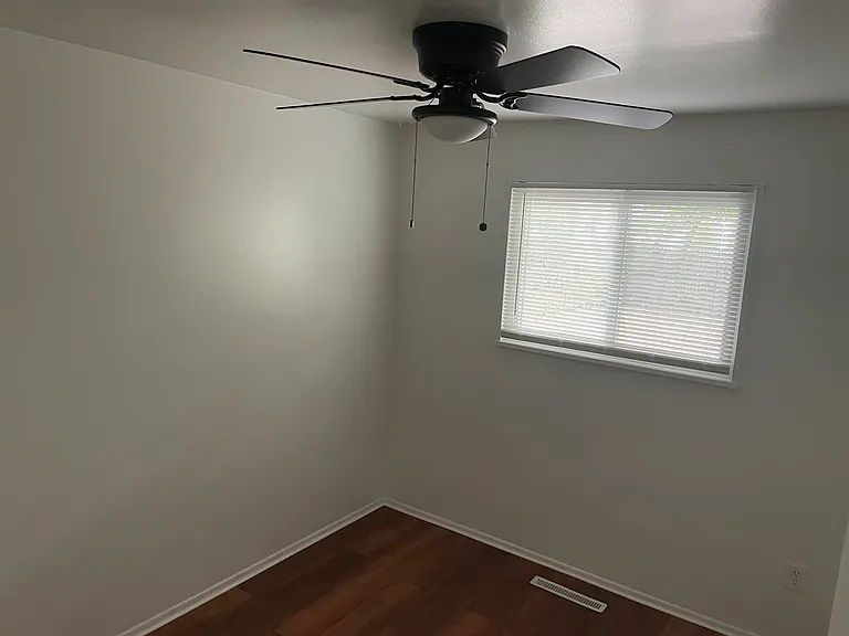 21911 Fern Ave — Photo 3