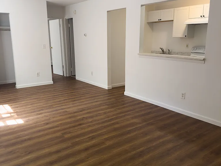 Southside Terrace Apartments — Photo 10