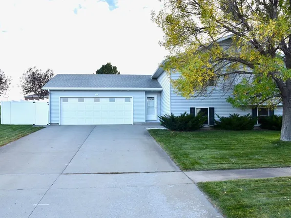 2209 Stratford Pl, Pierre, SD 57501