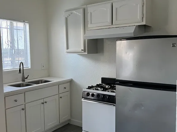 211 E 55th St APT 4, Los Angeles, CA 90011