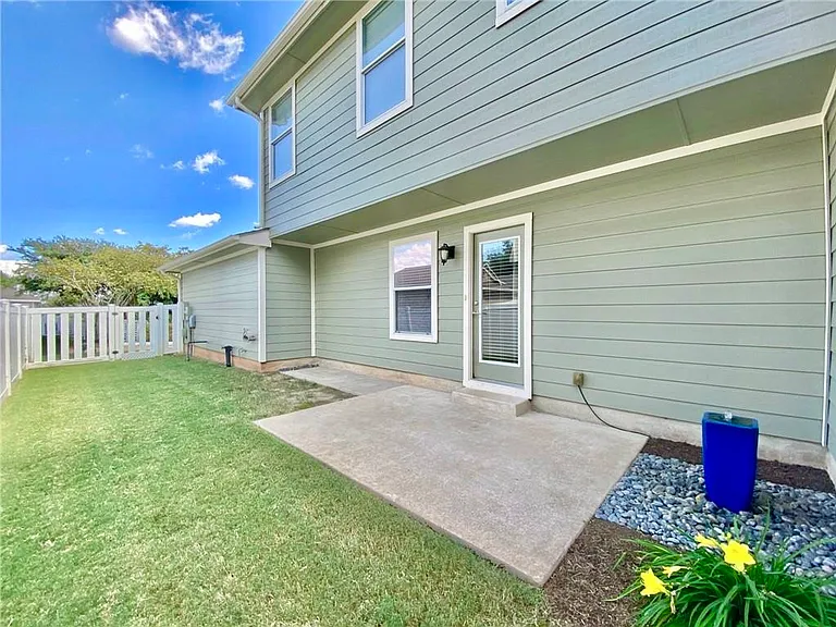 1812 Lost Maples Loop — Photo 37