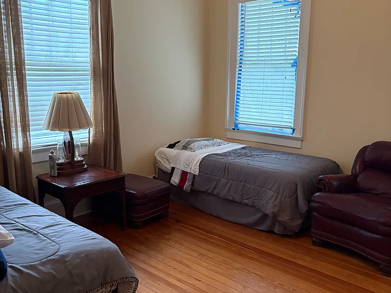 1337 Oak St SW — Photo 4