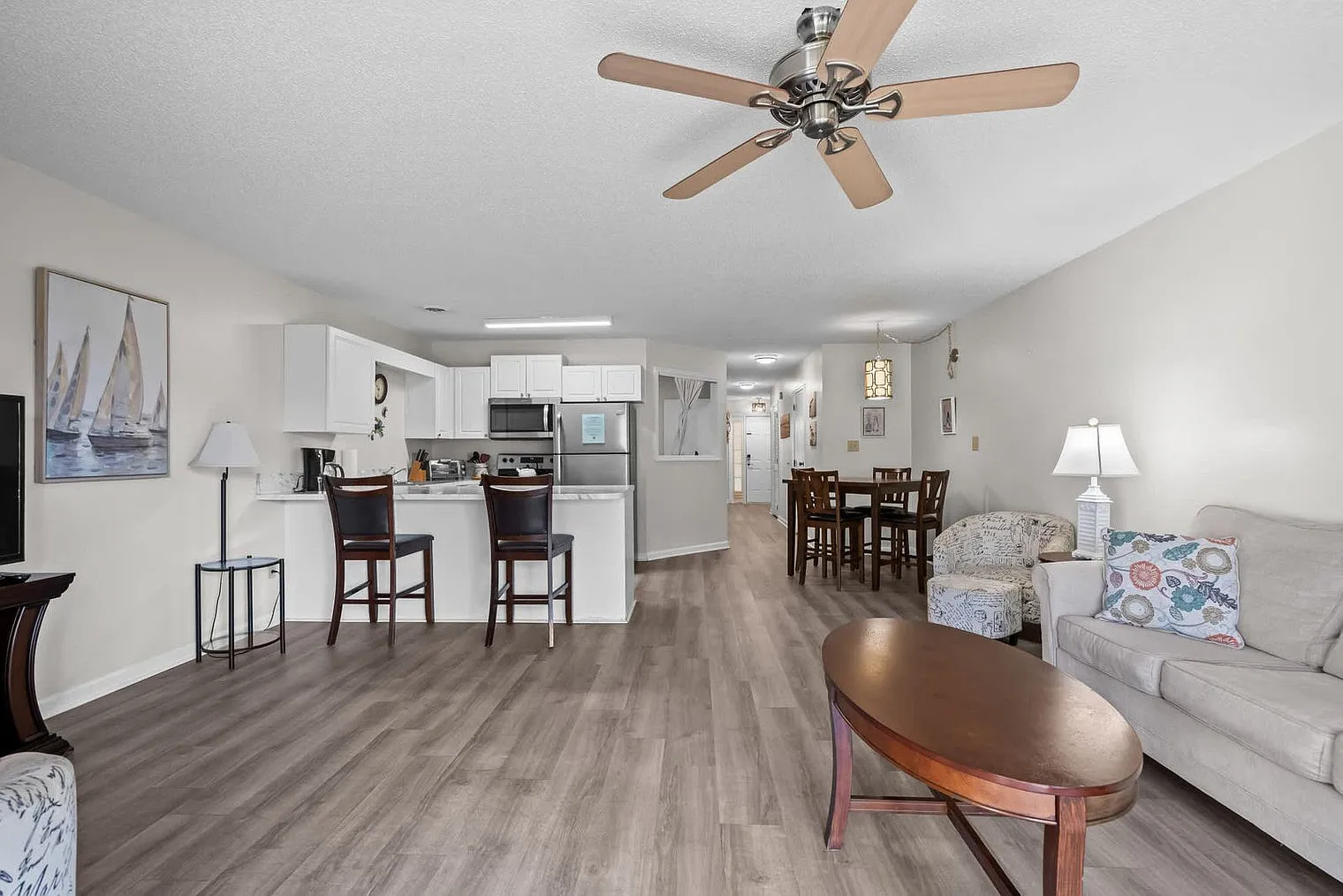2 bed, 2.0 bath, 914 sqft, $3,461 — Photo 3
