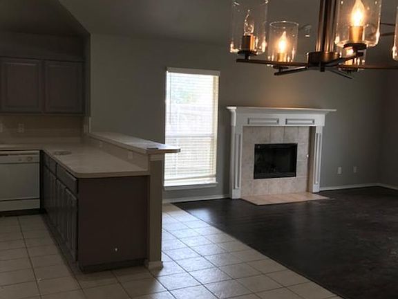 4th image of 2216 Chapman Dr