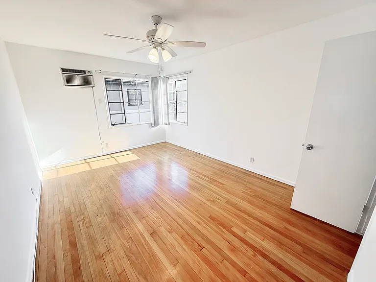 235 E California Blvd — Photo 39