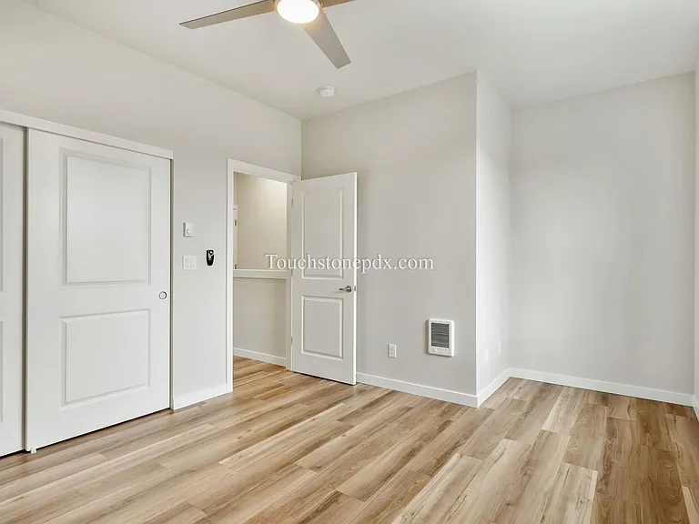 3323 SE 87th Ave — Photo 16